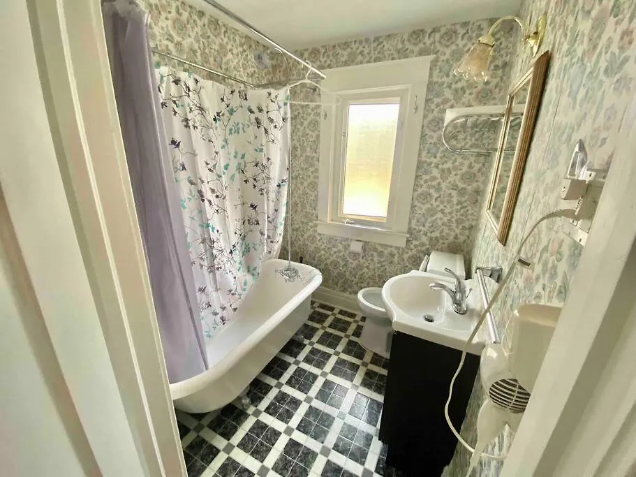 Two Bedrooms Unit With Jacuzzi And Great View Niagara Falls Canada