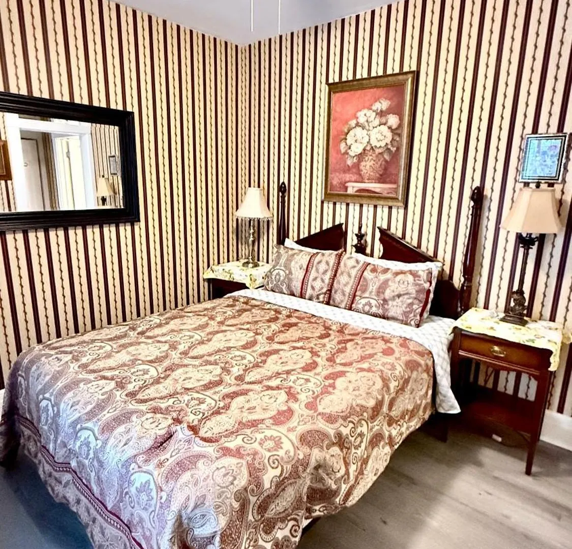 Two Bedrooms Unit With Jacuzzi And Great View Niagara Falls