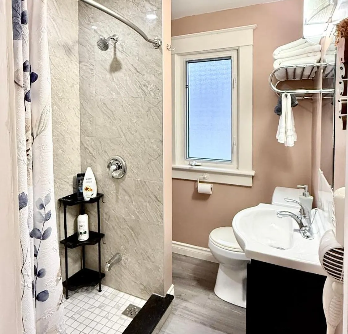 Holiday home Two Bedrooms Unit With Jacuzzi And Great View Niagara Falls