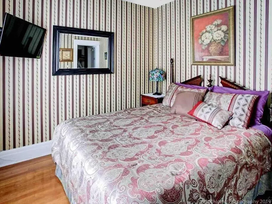 Two Bedrooms Unit With Jacuzzi And Great View Niagara Falls