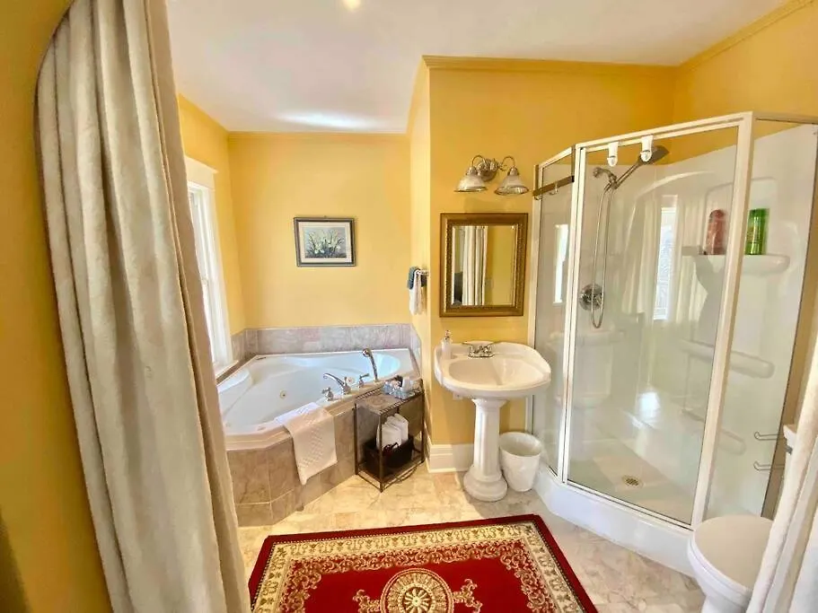 Two Bedrooms Unit With Jacuzzi And Great View Niagara Falls Holiday home